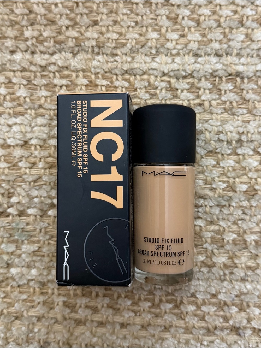 MAC Cosmetics Studio Fix Fluid SPF 15 Foundation - NC17 (Beige)